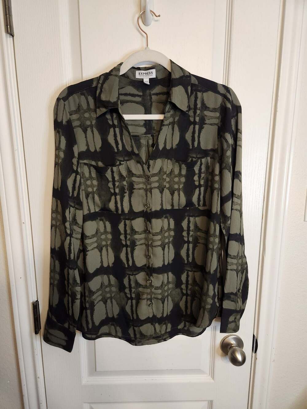 Express Long Sleeve Button-Down Blouse Green and Black Abstract Pattern
